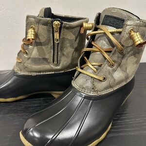 Sperry Women's Camo and Black Winter Boots